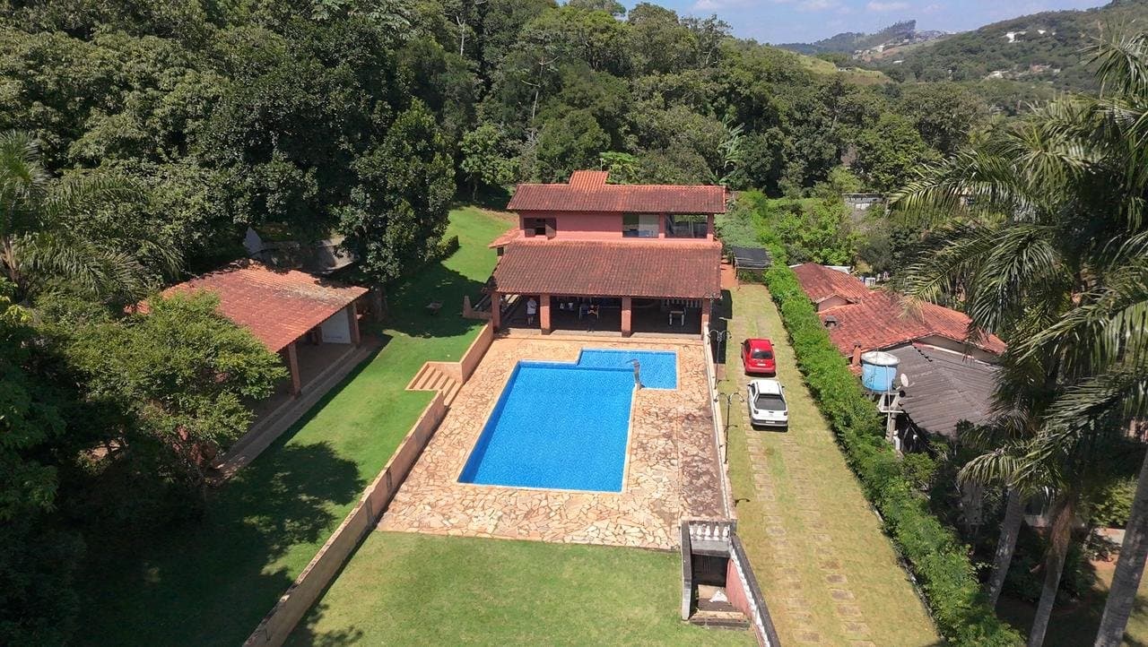 Chácara Exclusiva em Condomínio Fechado em Santa Isabel – 5.000m², Piscina, Pomar e Casa de Caseiro